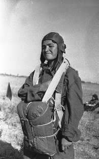 Биринчи ўзбек парашютчиси Бошарат Мирбобоева, 1935 йил, Тошкент ш.